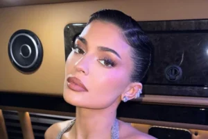 Quem é Jessica Rabbit? Celebridade inspirou o decote ousado de Kylie Jenner no Oscar 2026