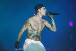 Justin Bieber surpreende e fatura mais com moda do que com música em 2026