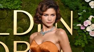 Vestido bordado da Mango conquista fãs e pode brilhar em Hollywood em 2026