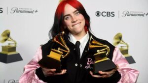 Billie Eilish surpreende fãs ao mostrar mensagem para Justin Bieber escrita em 2014!