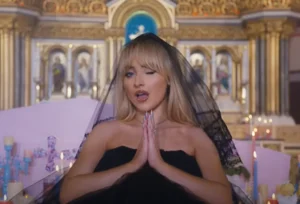 Sabrina Carpenter domina Coachella 2026 com glamour hollywoodiano e show histórico