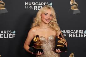 Obcecado por Sabrina Carpenter recebe ordem de restrição após 12 tentativas de invasão