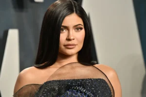 Sósia de Kylie Jenner revela mudança radical após R$ 500 mil em procedimentos estéticos