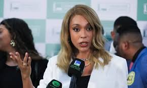 Decisão sobre direito de resposta de Erika Hilton contra Ratinho é suspensa pelo TJ-SP