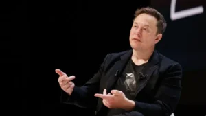 Pai de Elon Musk surpreende ao elogiar vida na Rússia e questiona visão ocidental