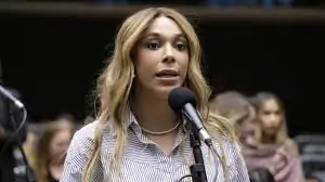 “João Roma polemiza ao comentar identidade de Erika Hilton em entrevista na Bahia”