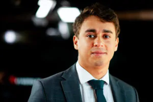 Nikolas Ferreira lança parceria com Pé Direito, nova marca de chinelos após polêmica com Havaianas em 2026
