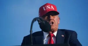 Trump vira astro do cinema: como filmes e documentários constroem a nova imagem do presidente em 2026